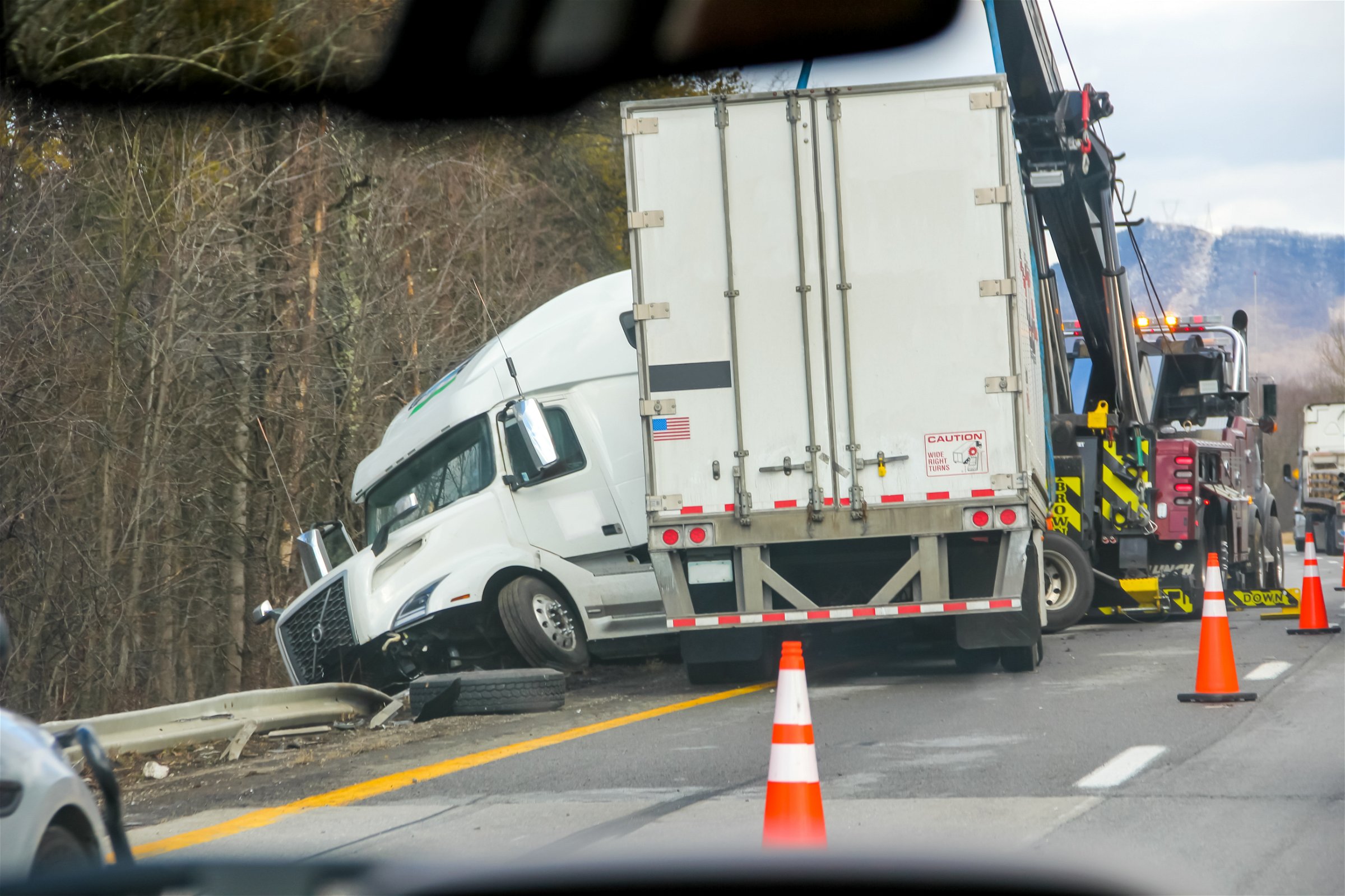 宾夕法尼亚州州道上重型卡车事故的统计数据显示，近年来的趋势令人担忧。